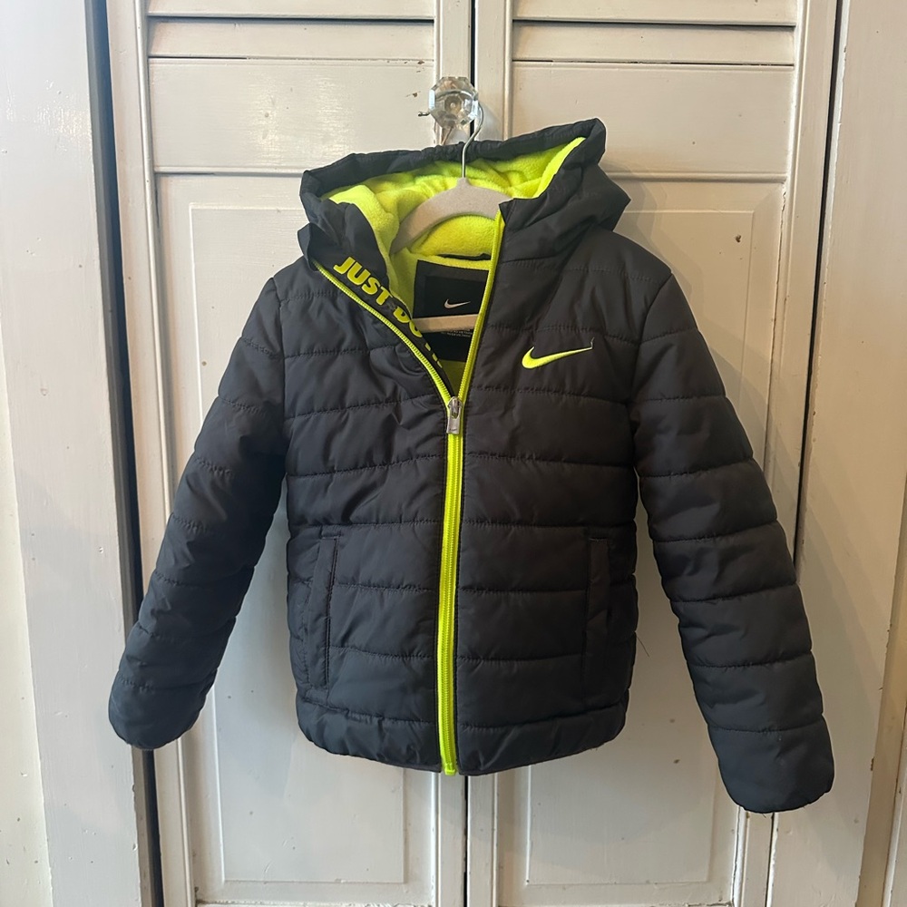 Nike Kids Puffer Jacket in Charcoal Grey and Neon Yellow/Green